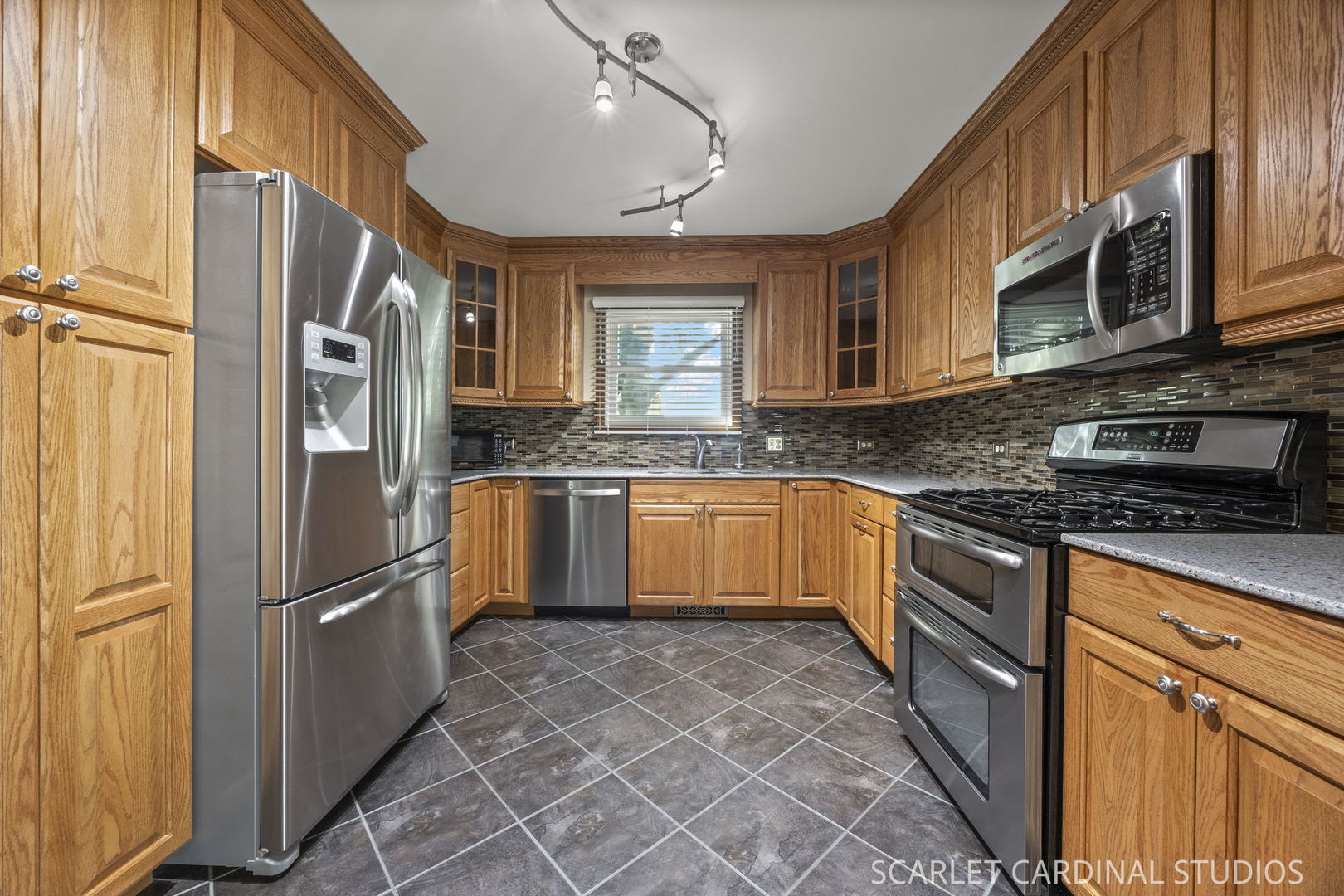 904 Santa Rosa Avenue Wheaton, IL 60187 - Photo 10 of 35 Gallery Image 10