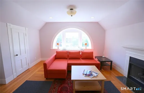 $2,950 | 392 Orange Street, Unit 3, New Haven, CT 06511