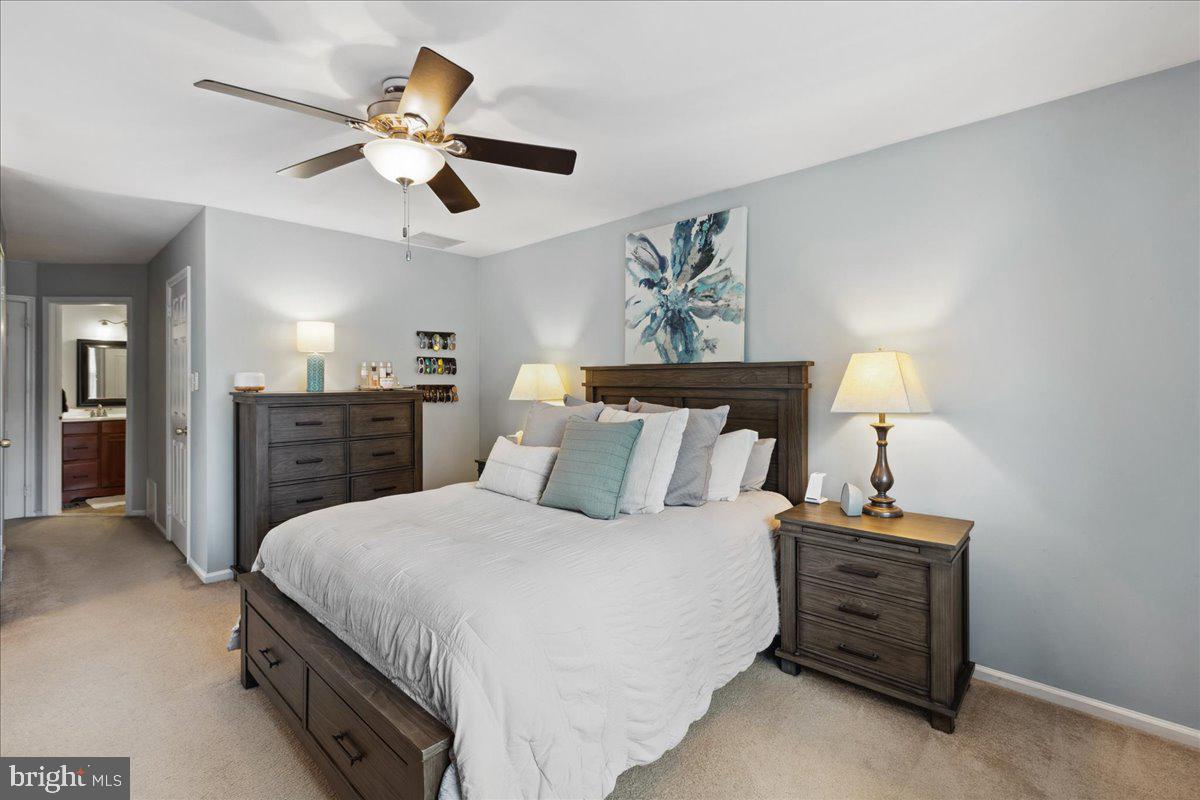 52 Kettlebrook Drive Mount Laurel, NJ 08054 - Photo 14 of 28 Primary Bedroom w/Walk-in closet & en suite bath