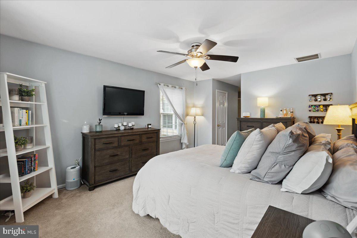 52 Kettlebrook Drive Mount Laurel, NJ 08054 - Photo 15 of 28 Primary Bedroom w/2 closets (one walk-in)