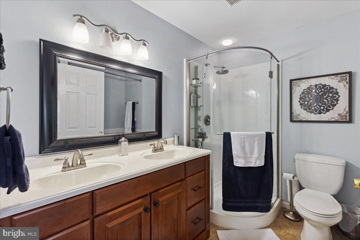 52 Kettlebrook Drive Mount Laurel, NJ 08054 - Photo 16 of 28 Primary en suite bathroom w/double vanity & shower