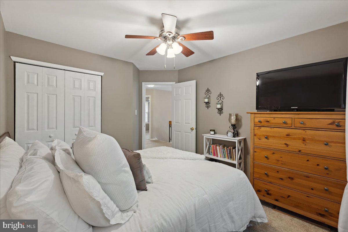 52 Kettlebrook Drive Mount Laurel, NJ 08054 - Photo 21 of 28 Bedroom #3 large closet & ceiling fan/light