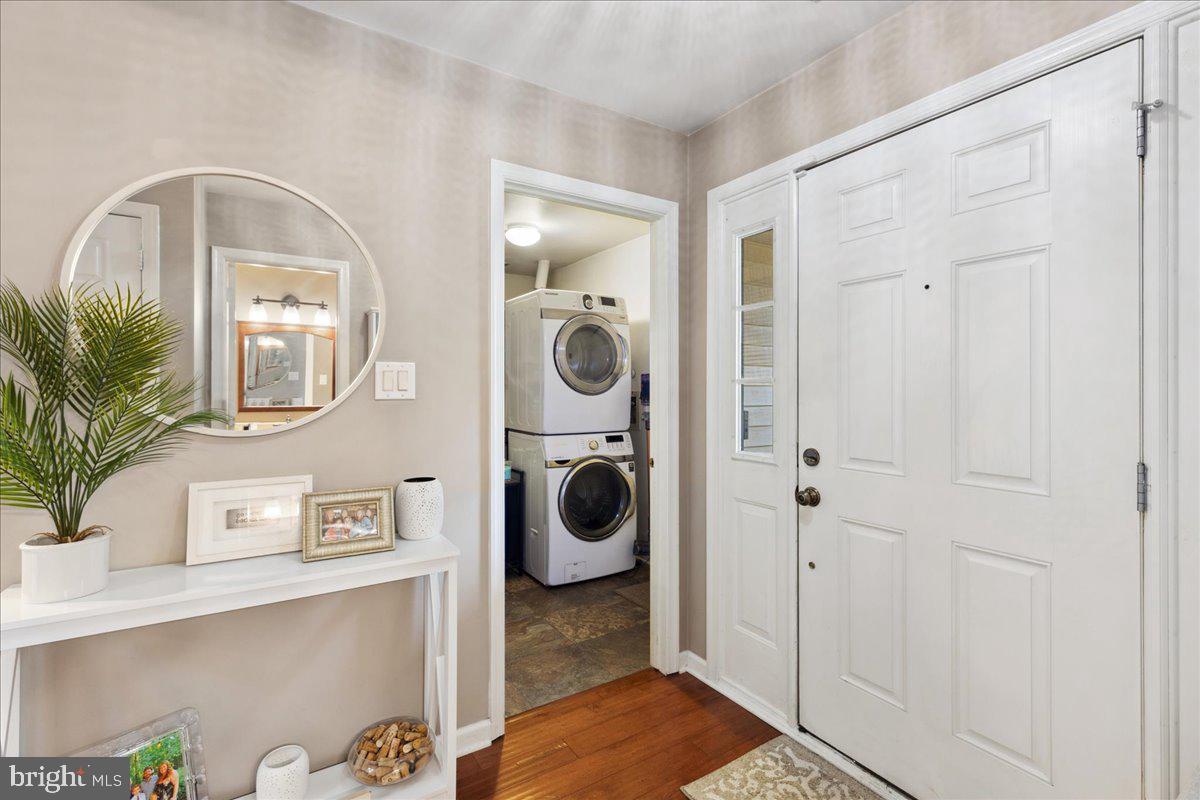 52 Kettlebrook Drive Mount Laurel, NJ 08054 - Photo 3 of 28 Front Entryway w/Laundry & Utility Room to Garage
