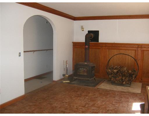1069 Genthner Road Waldoboro, ME 04572 - Photo 4 of 12 Living Room.