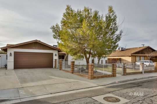 309 Larkspur Street Ridgecrest, CA 93555 - Photo 1 of 28