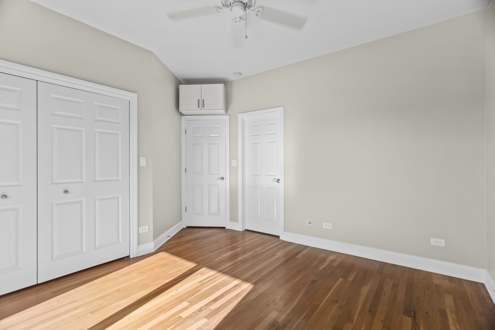 1033 West Taylor Street, Unit 3E Chicago, IL 60607 - Photo 11 of 22 a view of a room with wooden floor and a ceiling fan