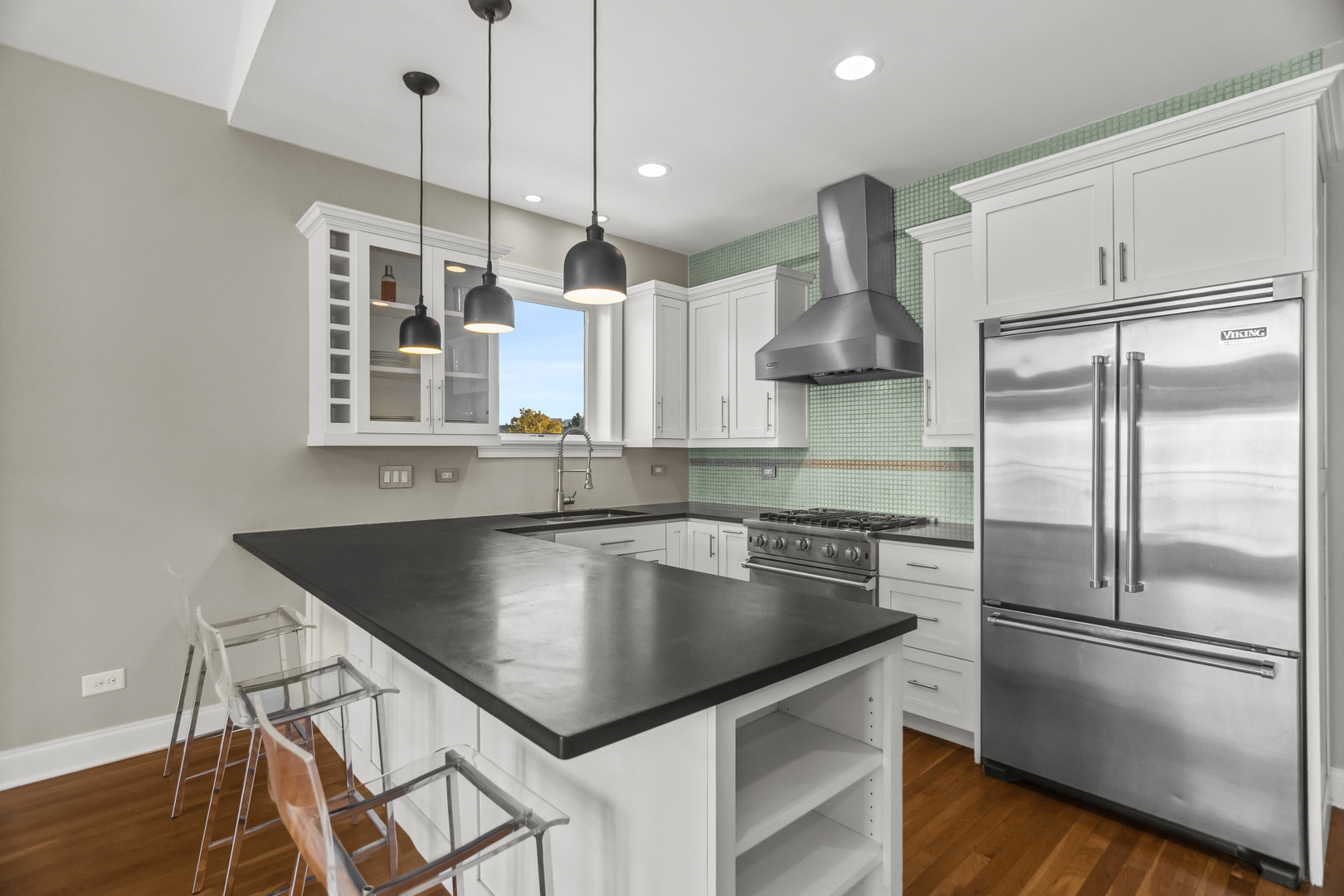 1033 West Taylor Street, Unit 3E Chicago, IL 60607 - Photo 6 of 22 a kitchen with stainless steel appliances granite countertop a refrigerator a sink a stove and a wooden floors