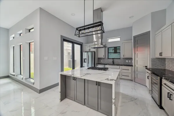 a kitchen that has a lot of cabinets in it