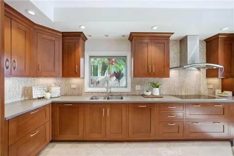 $1,295,000 | 627 Avery Place, Long Beach, CA 90807