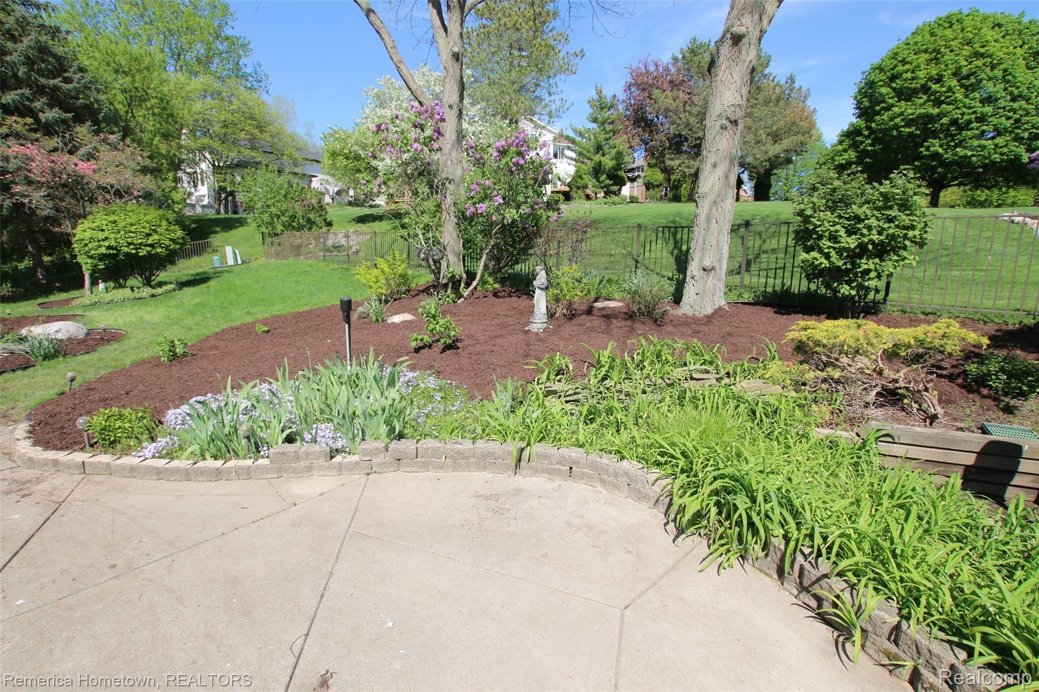 42486 Waterfall Road Northville, MI 48168 - Photo 5 of 35 IMG_2338.JPG