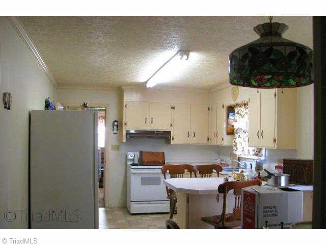 906 Knowles Road Reidsville, NC 27320 - Photo 5 of 9 Other. Kitchen