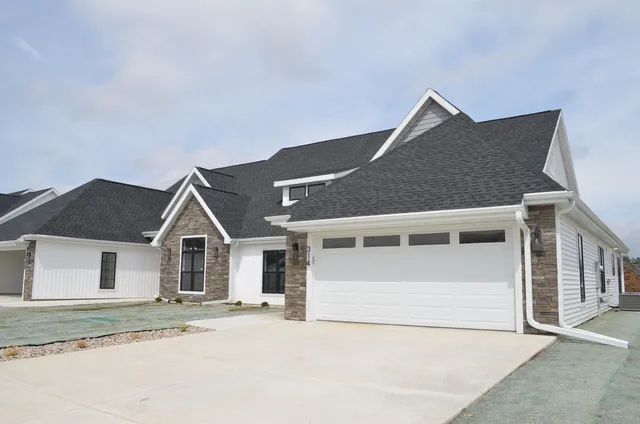 $358,000 | 314 Willow Street, Pardeeville, WI 53954