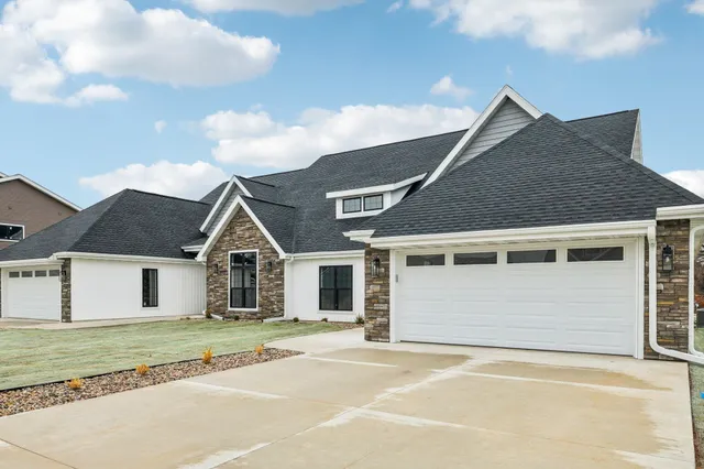 $358,000 | 314 Willow Street, Pardeeville, WI 53954