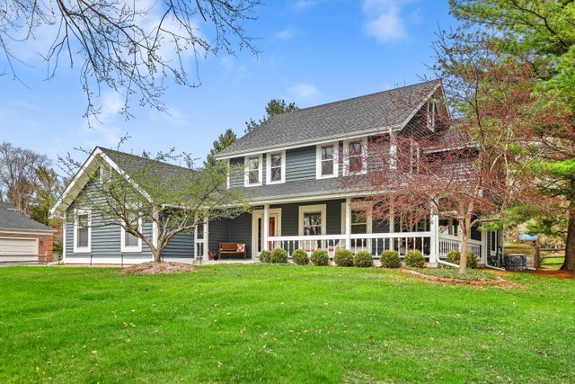982 Plum Tree Road Fox River Grove, IL 60021 - Photo 1 of 48 front view of a house with a yard