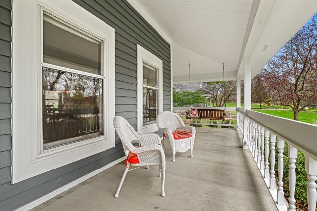 982 Plum Tree Road Fox River Grove, IL 60021 - Photo 4 of 48 a building outdoor space with patio furniture and garden