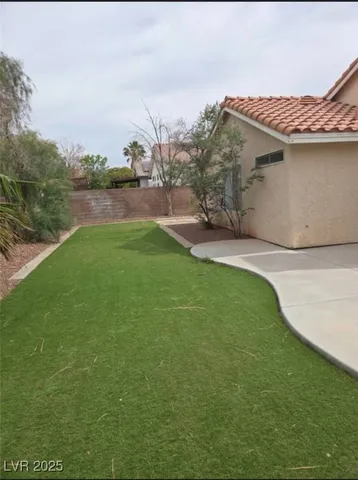 $2,000 | 5027 Vista Del Rio Way, North Las Vegas, NV 89031