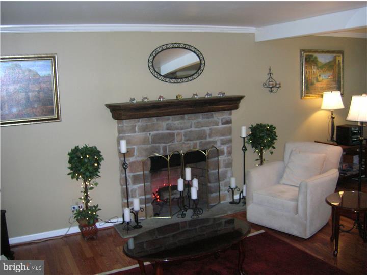332 Upper Valley Road North Wales, PA 19454 - Photo 4 of 23 Living Room