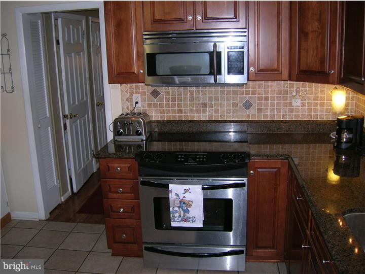 332 Upper Valley Road North Wales, PA 19454 - Photo 5 of 23 Kitchen