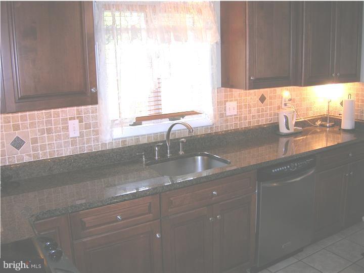 332 Upper Valley Road North Wales, PA 19454 - Photo 7 of 23 Kitchen