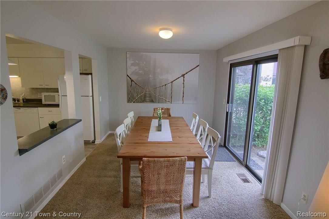 569 Victoria Court Rochester, MI 48307 - Photo 12 of 31 Dining_Room.jpg