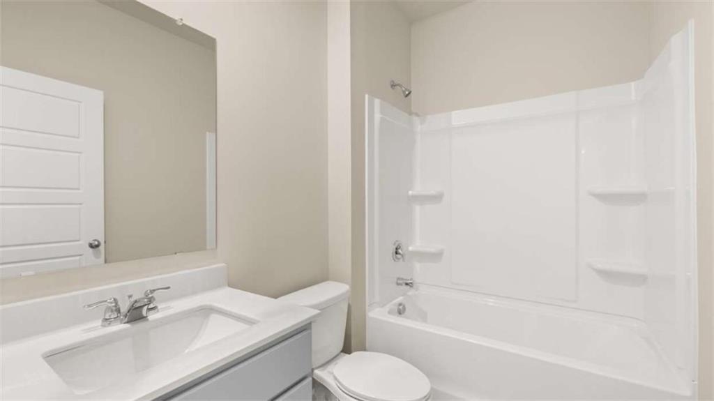 100 Planters Row Perry, GA 31069 - Photo 23 of 37 a bathroom with a sink toilet and bathtub