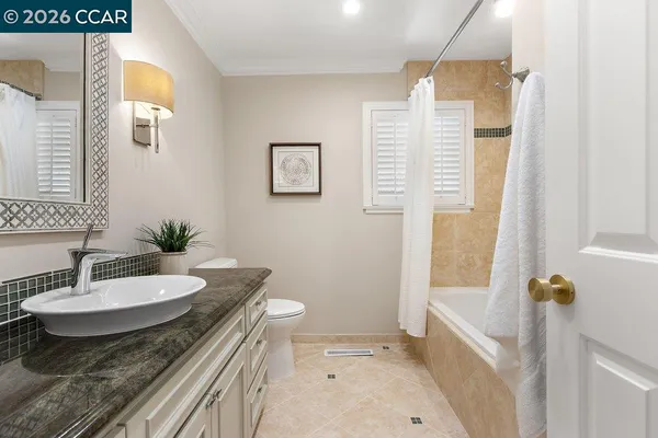 $1,595,000 | 7 Whitehall Drive, Orinda, CA 94563