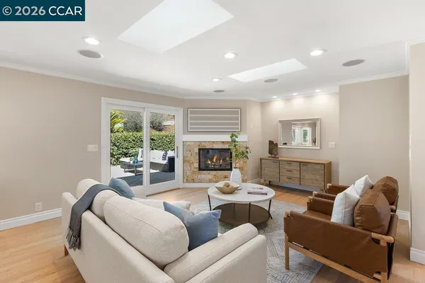 $1,595,000 | 7 Whitehall Drive, Orinda, CA 94563