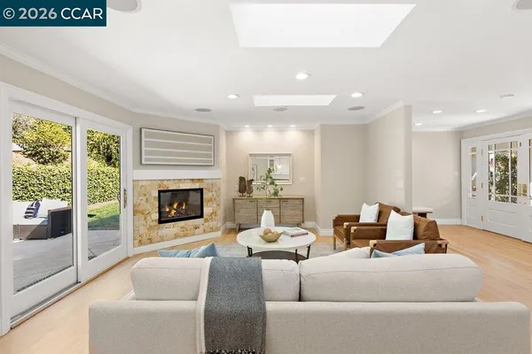 $1,595,000 | 7 Whitehall Drive, Orinda, CA 94563