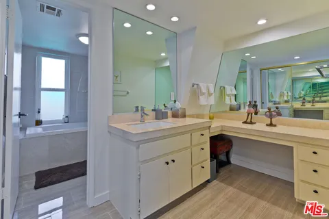 $5,675 | 3545 Ridgeview Circle North, Palm Springs, CA 92264