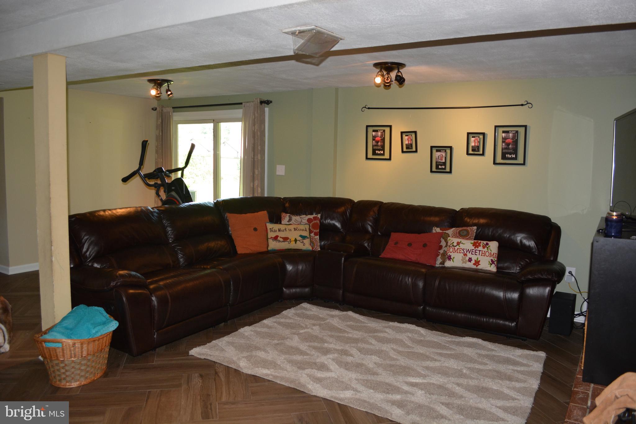 13112 Kurtz Road Woodbridge, VA 22193 - Photo 28 of 36 Gallery Image 28