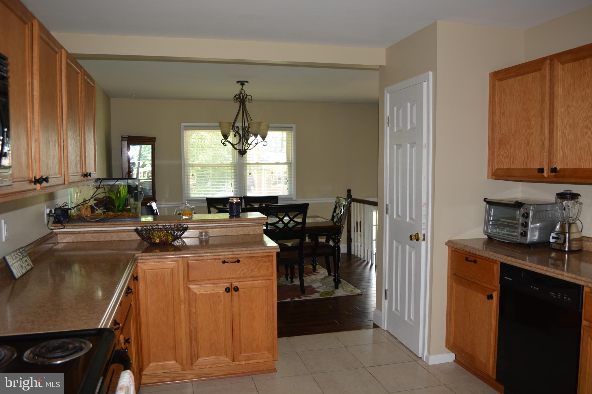 13112 Kurtz Road Woodbridge, VA 22193 - Photo 8 of 36 Gallery Image 8