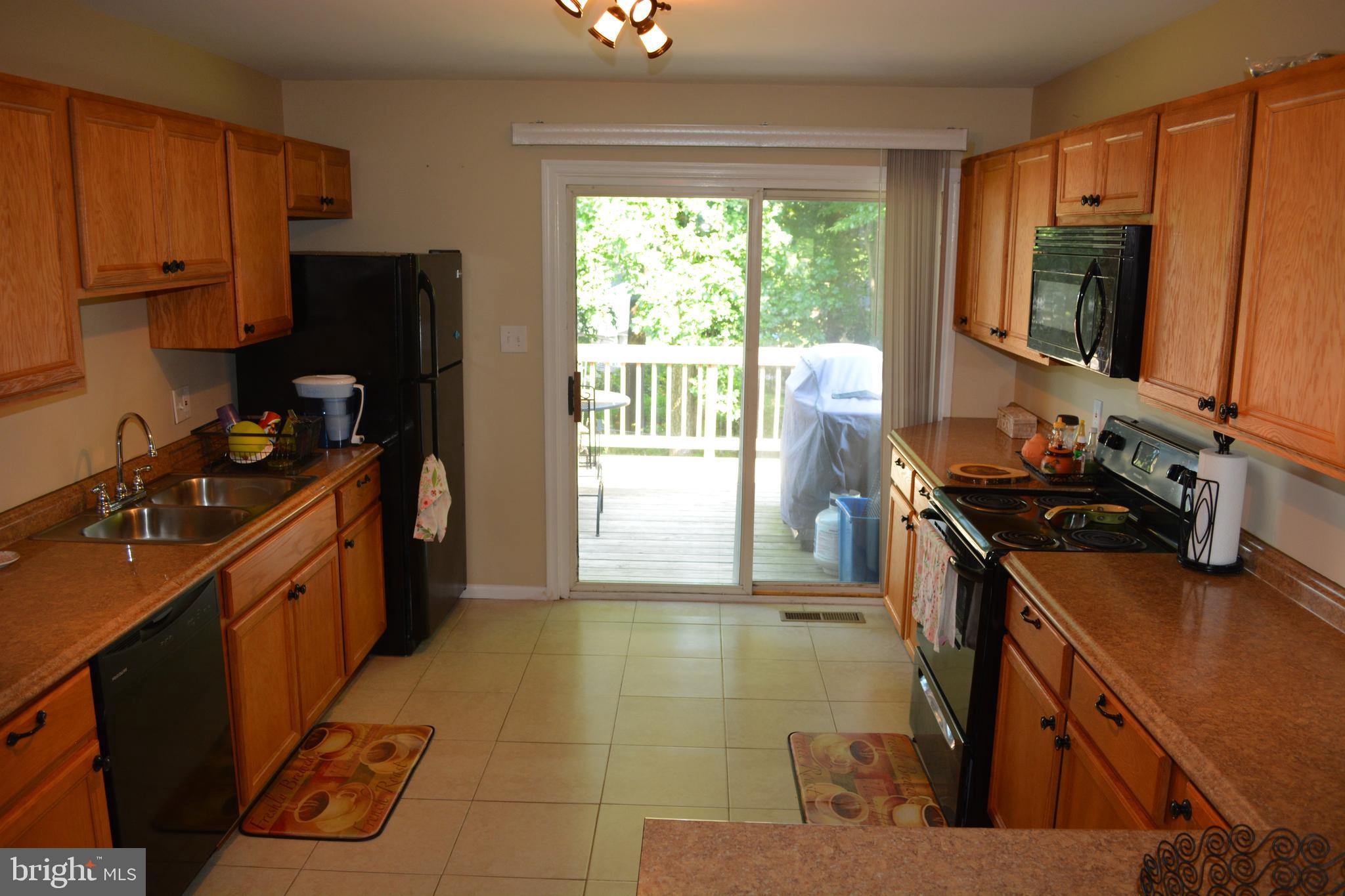 13112 Kurtz Road Woodbridge, VA 22193 - Photo 9 of 36 Gallery Image 9
