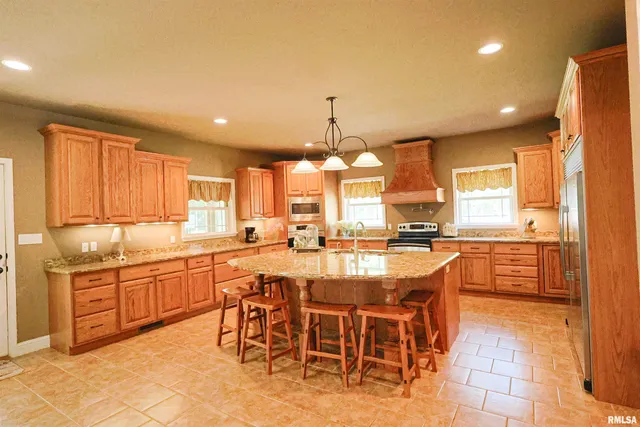 $595,000 | 4331 A County Road 1225 East, Salem, IL 62881