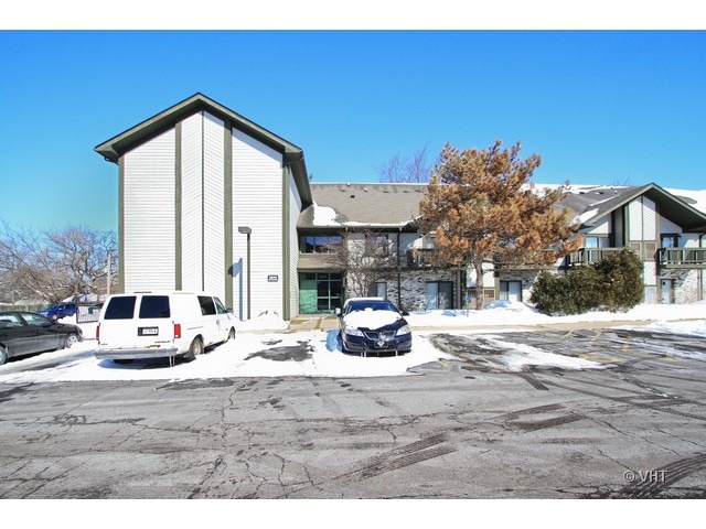 2640 North Delany Road, Unit 203 Waukegan, IL 60087 - Photo 1 of 10