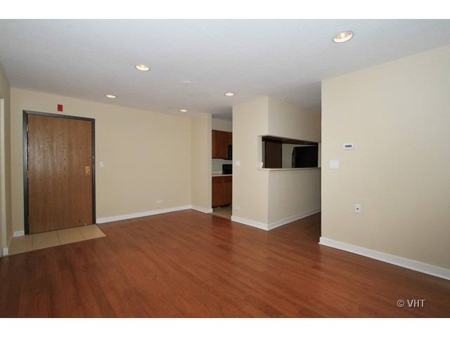 2640 North Delany Road, Unit 203 Waukegan, IL 60087 - Photo 3 of 10