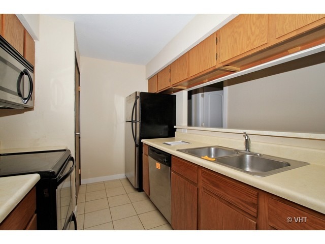 2640 North Delany Road, Unit 203 Waukegan, IL 60087 - Photo 4 of 10