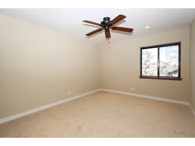 2640 North Delany Road, Unit 203 Waukegan, IL 60087 - Photo 5 of 10