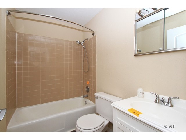 2640 North Delany Road, Unit 203 Waukegan, IL 60087 - Photo 9 of 10