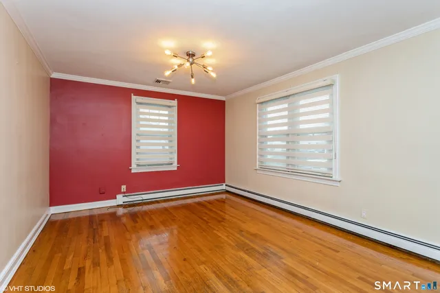 a view of empty room with window