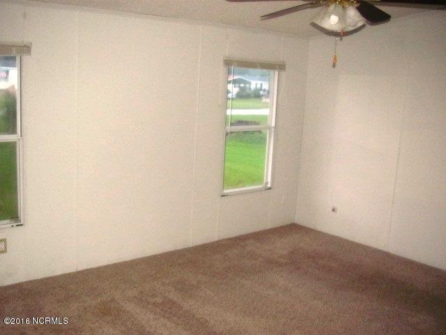 446 Pate Road New Bern, NC 28562 - Photo 5 of 10 446 Pate Master Bedroom