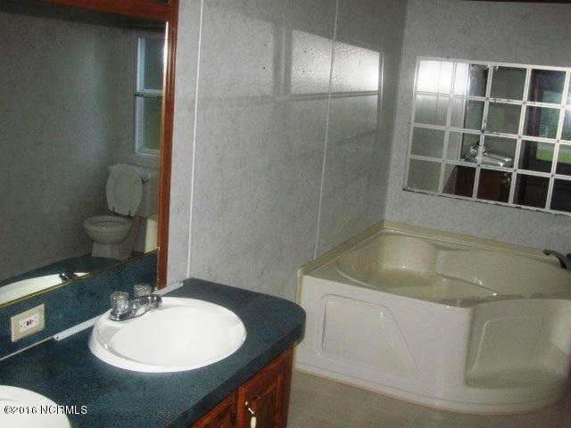 446 Pate Road New Bern, NC 28562 - Photo 6 of 10 446 Pate Master Bathroom