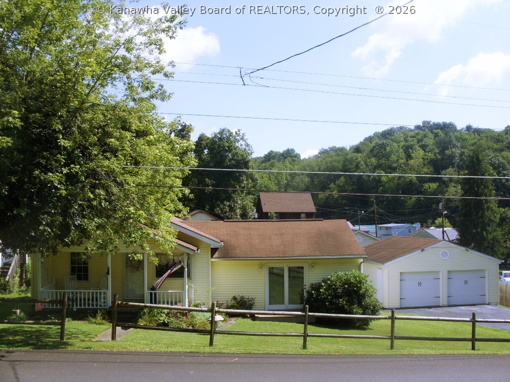 112 Roberts Road Dunbar, WV 25064 - Photo 1 of 16 Gallery Image 1