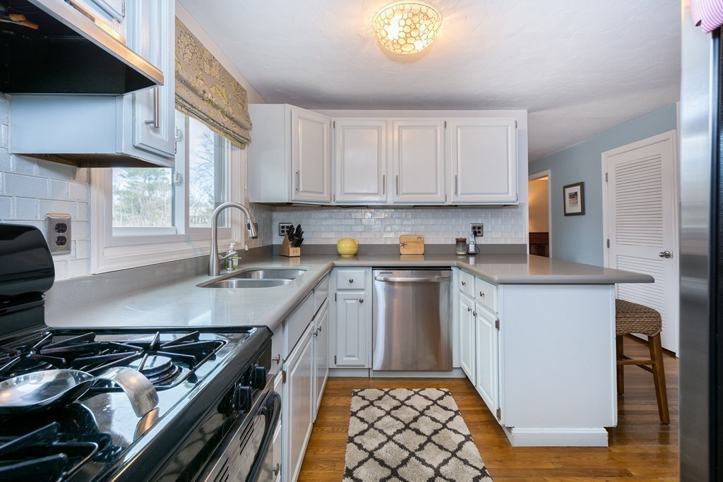 13 Seamore Road Scituate, MA 02066 - Photo 3 of 25