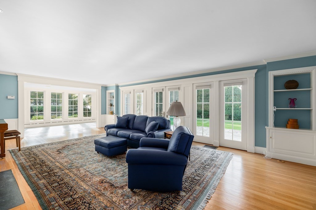 25 Haven Way Beverly, MA 01915 - Photo 9 of 42 a living room with furniture and windows
