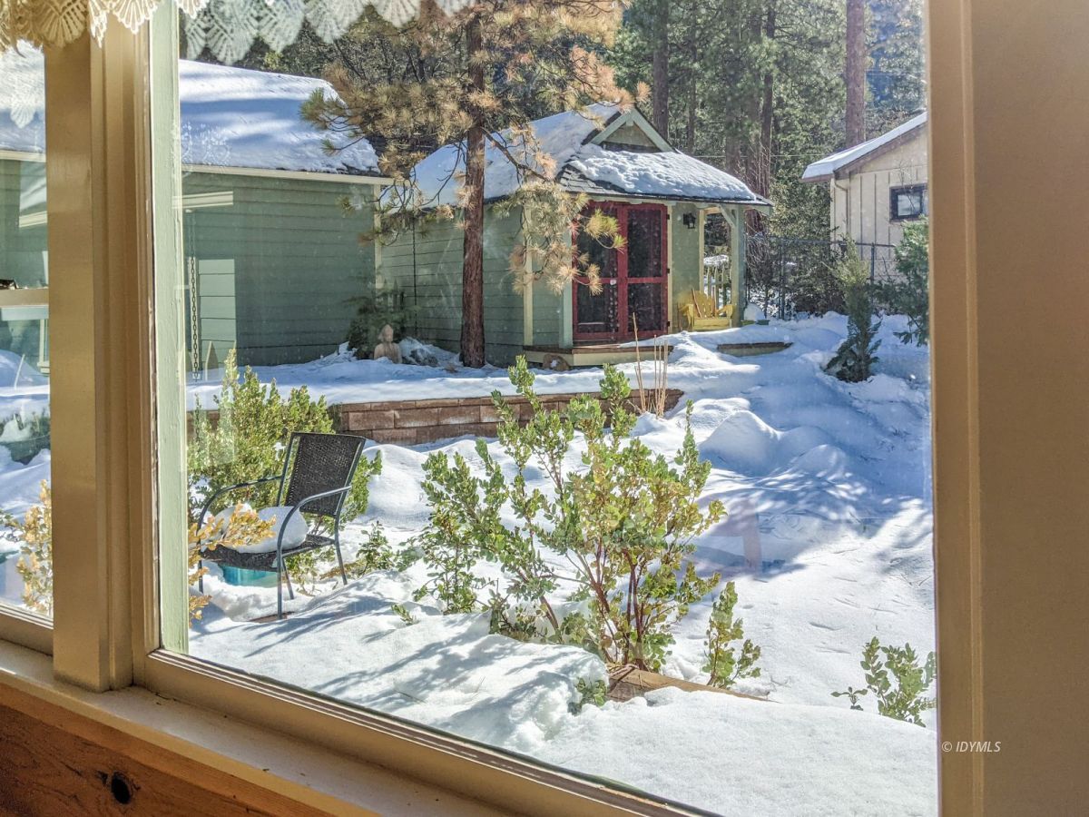 25505 Seneca Road Idyllwild, CA 92549 - Photo 19 of 60 a view of a patio with table and chairs under an umbrella