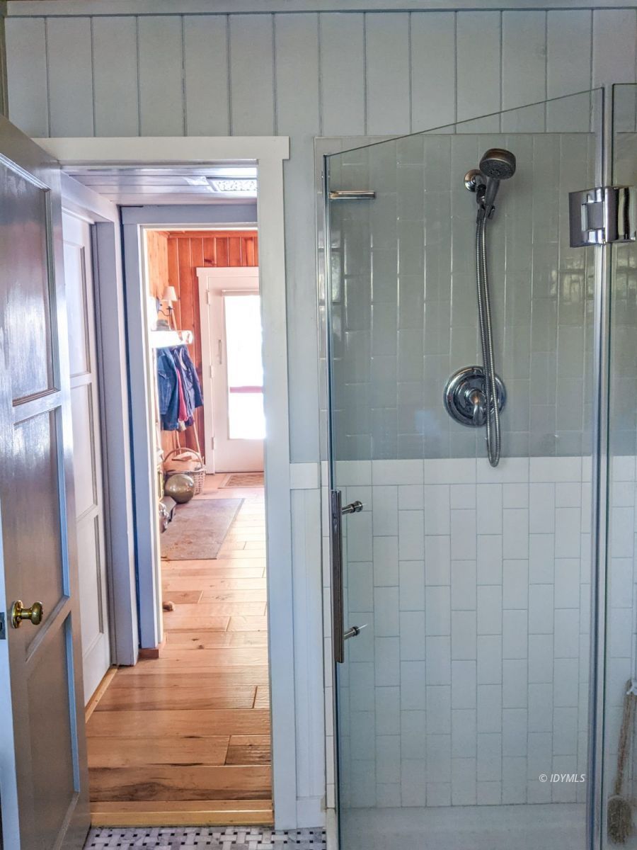 25505 Seneca Road Idyllwild, CA 92549 - Photo 30 of 60 a bathroom with a shower