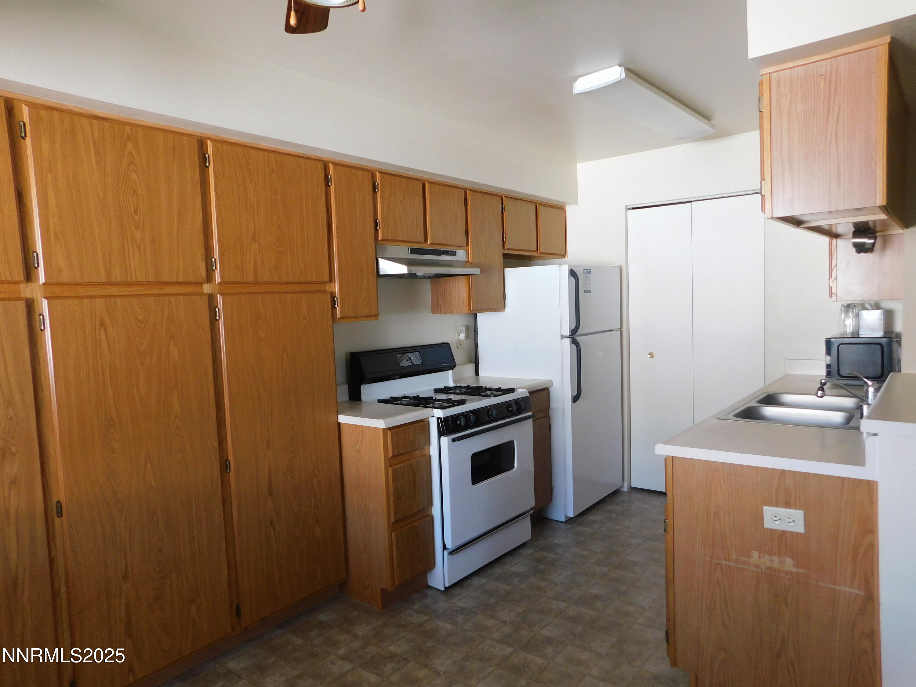 240 Serpa Place Fallon, NV 89406 - Photo 5 of 14 DSCN0392