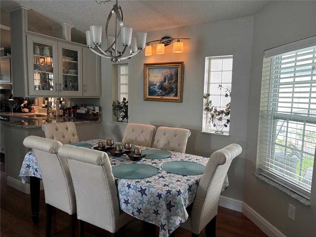 1001 Starkey Road, Unit 671 Largo, FL 33771 - Photo 5 of 40 Dining Room