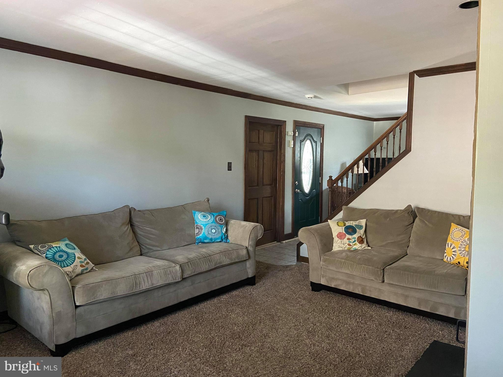 9207 Woodenbridge Road Philadelphia, PA 19114 - Photo 16 of 27 living room
