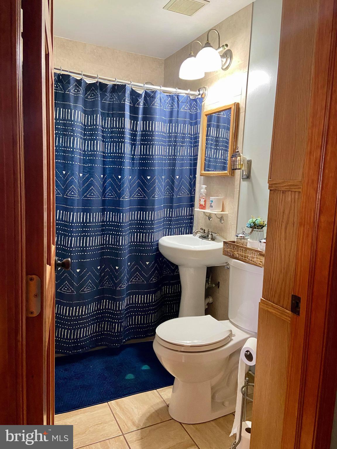 9207 Woodenbridge Road Philadelphia, PA 19114 - Photo 10 of 27 Gallery Image 10